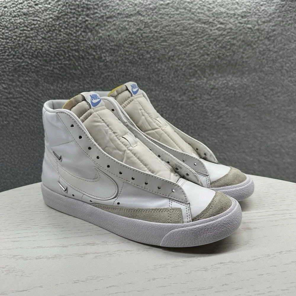 Nike Blazer '77 SE Mid White Metallic Silver CZ4627-100 Women's Size 9